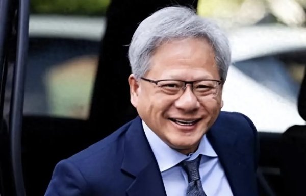 配资平台排名前十的 黄仁勋最新发声：希望特朗普政府修改与美国出口AI技术相关法规